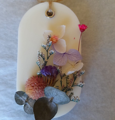 air freshener with dried flowers